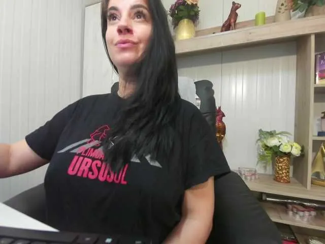 Live sex webcam photo for CarrieSquirt #290358752