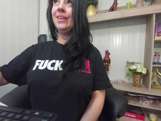 Live sex webcam photo for CarrieSquirt #290385046