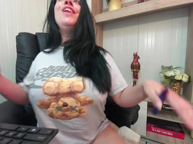 Live sex webcam photo for CarrieSquirt #290532483