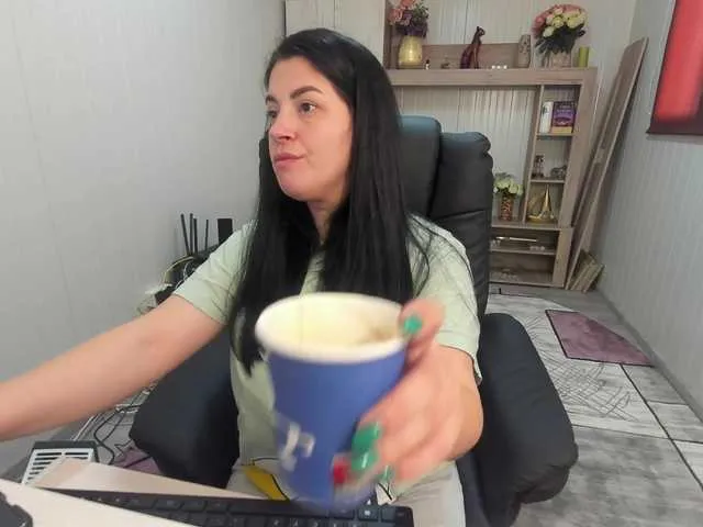 Live sex webcam photo for CarrieSquirt #290755343