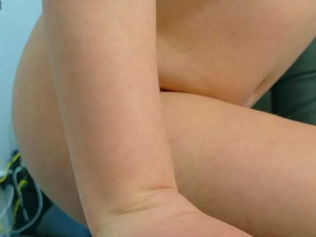 Live sex webcam photo for CarrieSquirt #290832926