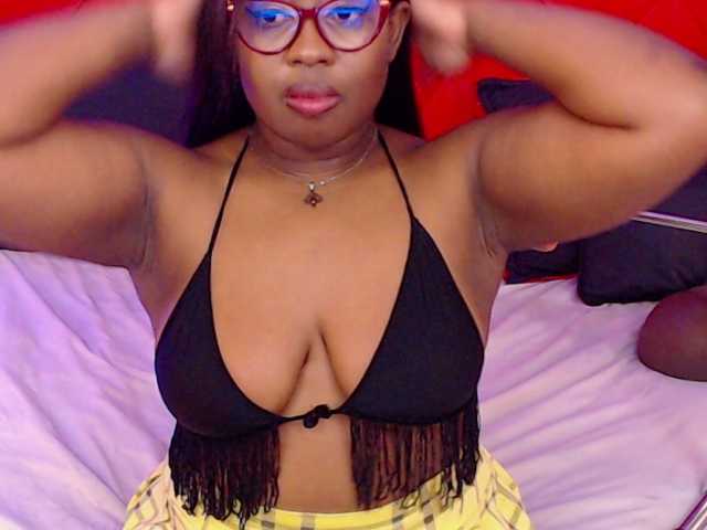 Live sex webcam photo for CaseyMoons #276370575