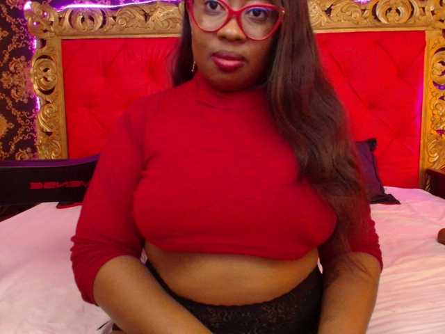 Live sex webcam photo for CaseyMoons #277928011