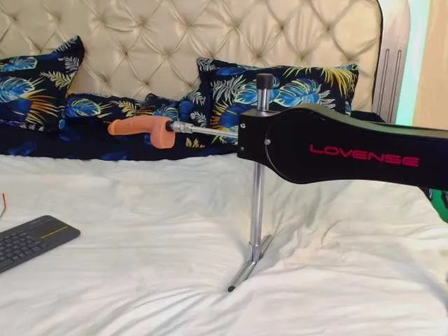 Live sex webcam photo for CaseyMoons #289341855