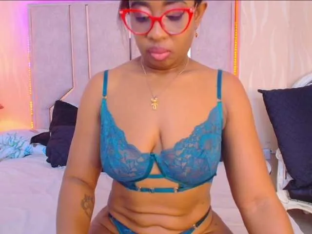 Live sex webcam photo for CaseyMoons #293785529