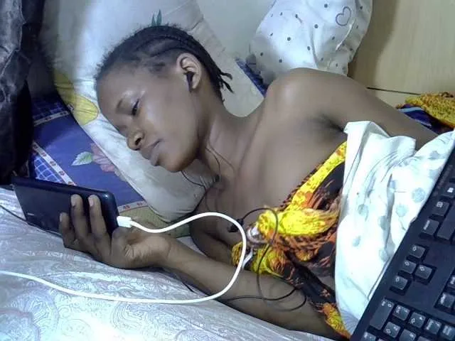 Live sex webcam photo for Cashy97 #285285893