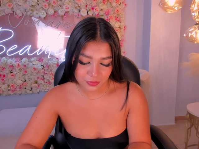 Live sex webcam photo for CassieLynn #290154036