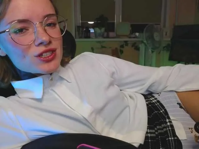 Live sex webcam photo for Cassiec #276637136