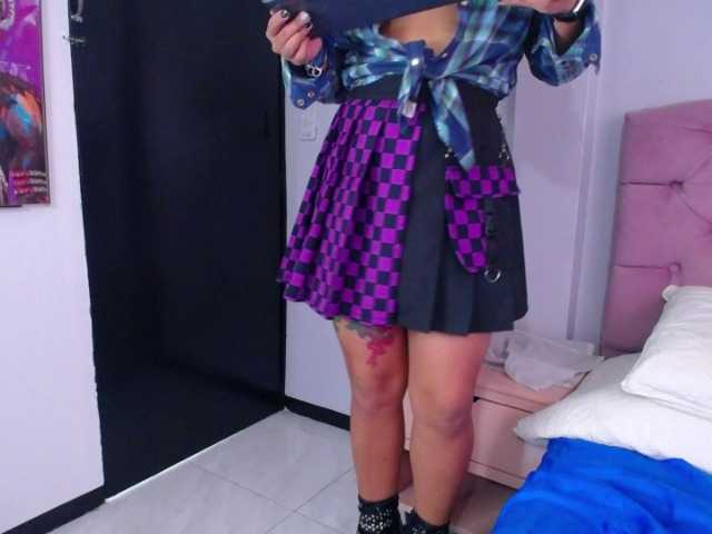 Live sex webcam photo for Cata-Blue- #276998596