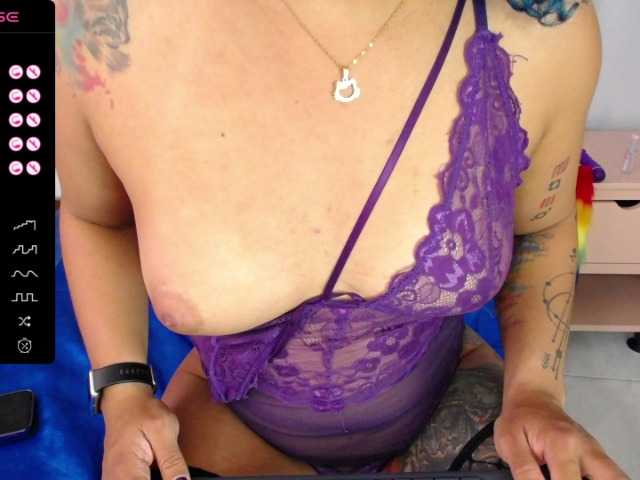 Live sex webcam photo for Cata-Blue- #277078254