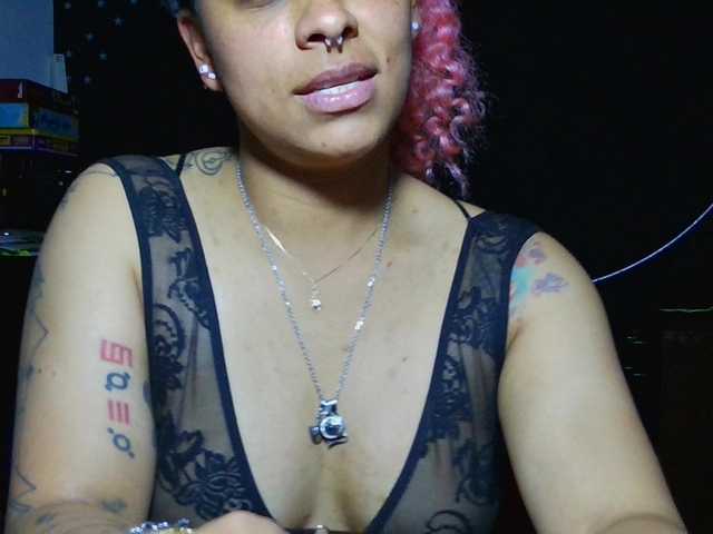 Live sex webcam photo for Cata-Blue- #292163461