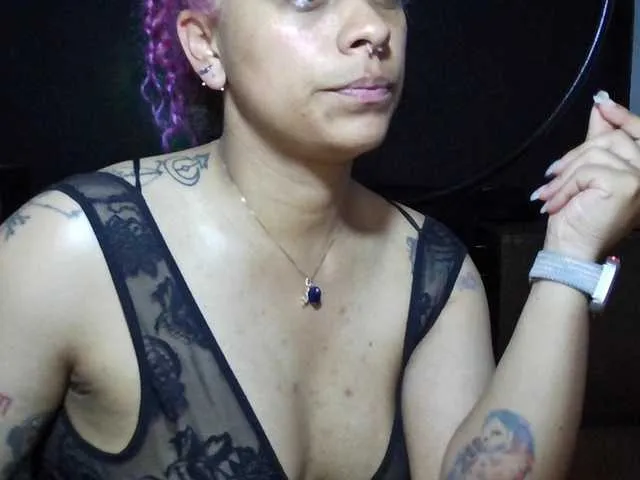 Live sex webcam photo for Cata-Blue- #293318826