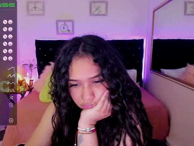 Live sex webcam photo for Catalina-Rose #274043183