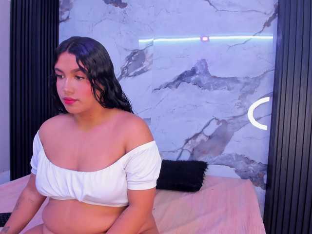 Live sex webcam photo for CatalinaCoopper #291424645