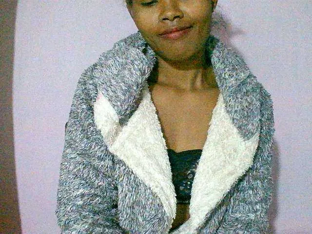 Live sex webcam photo for Cathie69 #278257242