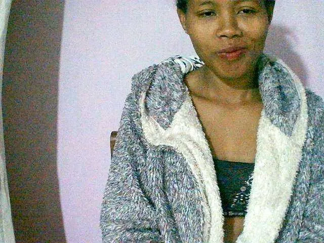 Live sex webcam photo for Cathie69 #278278472