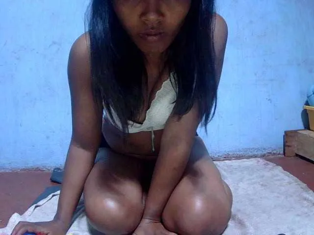 Live sex webcam photo for Cathie69 #289662568