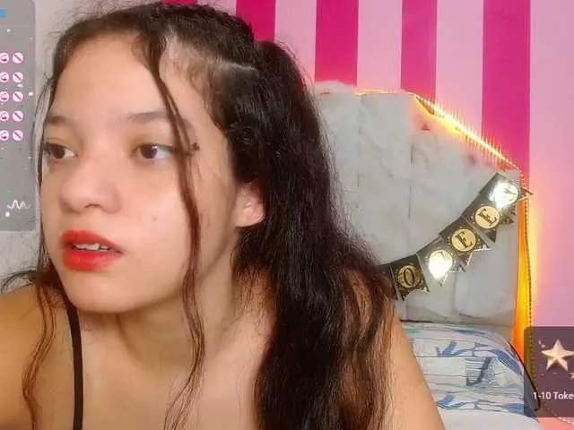 Live sex webcam photo for CattyHope #276579022