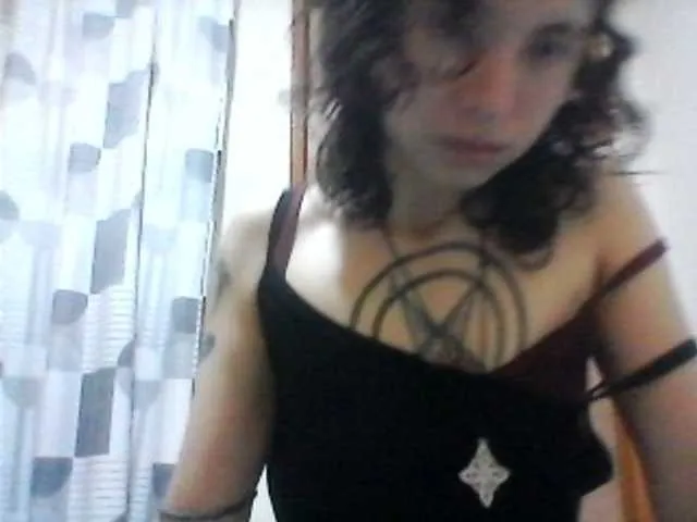 Live sex webcam photo for Celena980 #289942557