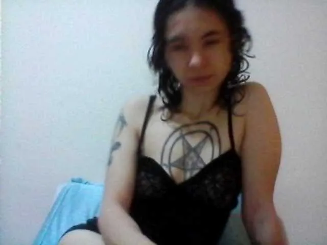 Live sex webcam photo for Celena980 #290365844