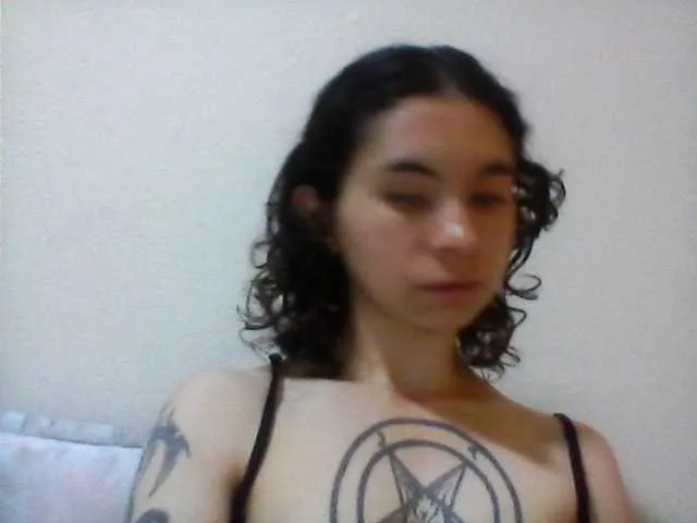 Live sex webcam photo for Celena980 #290470975