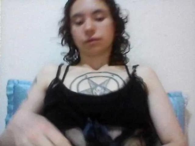 Live sex webcam photo for Celena980 #290478240