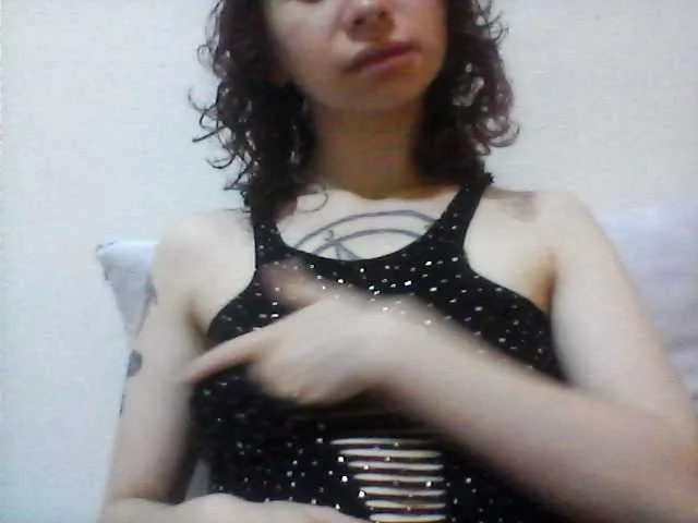 Live sex webcam photo for Celena980 #291007537