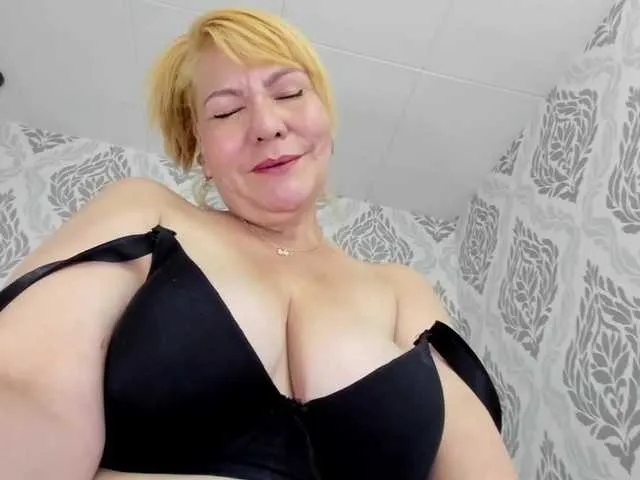 Live sex webcam photo for CelesteRose #292496308
