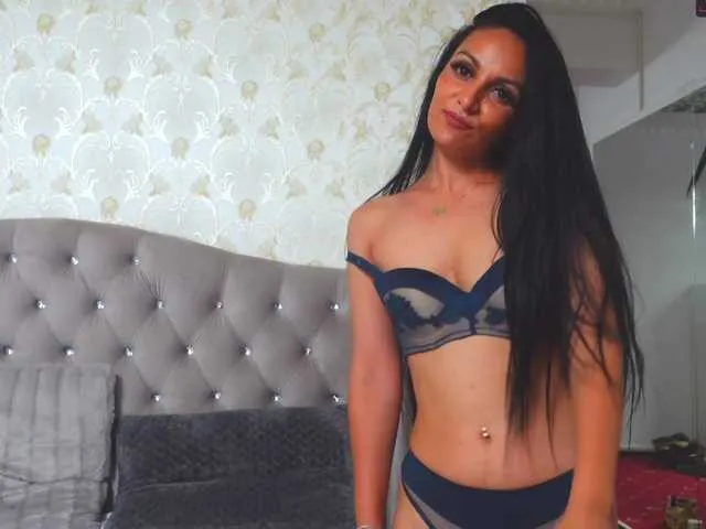 Live sex webcam photo for CelineDee #273881801