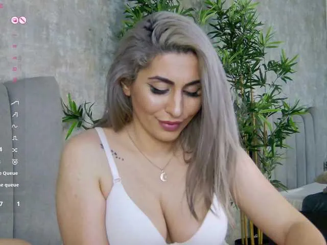 Live sex webcam photo for CelineMeyer #290354021