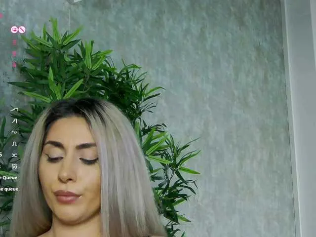 Live sex webcam photo for CelineMeyer #291068346
