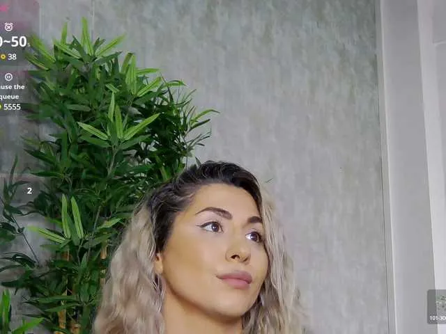 Live sex webcam photo for CelineMeyer #291177537