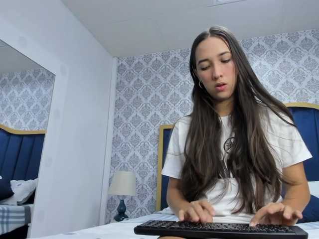 Live sex webcam photo for Cellestee- #273253539