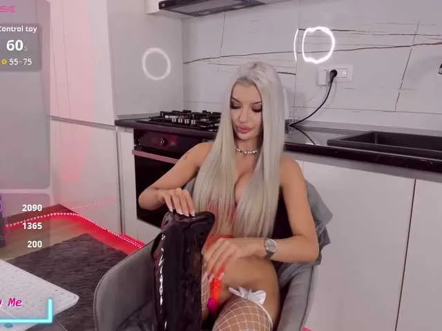 Live sex webcam photo for CelyneMay #291856740