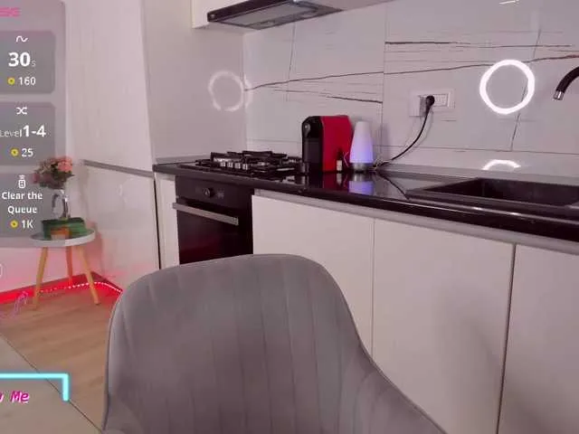 Live sex webcam photo for CelyneMay #292135736