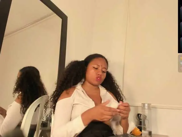 Live sex webcam photo for ChanelMiillers #291619190