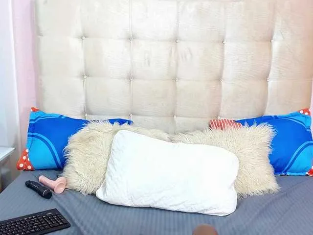 Live sex webcam photo for ChannelJames #272858901