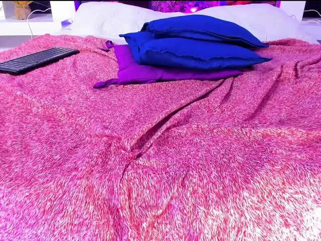 Live sex webcam photo for ChannySmalls #273111583