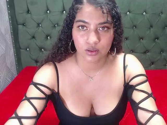 Live sex webcam photo for ChantalJane #290474288