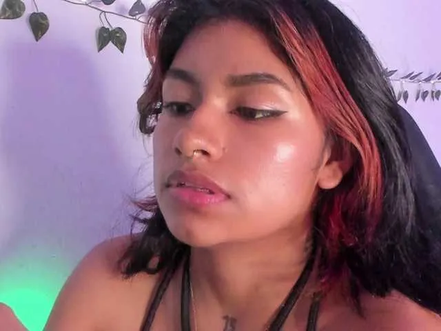 Live sex webcam photo for ChantalPetit #288015748