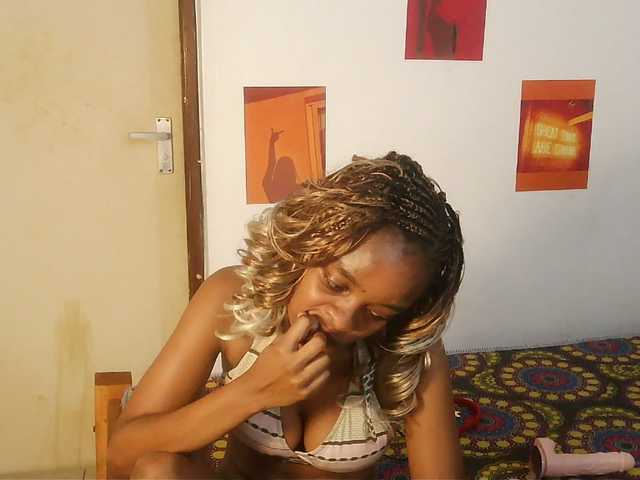 Live sex webcam photo for Charish #293866882