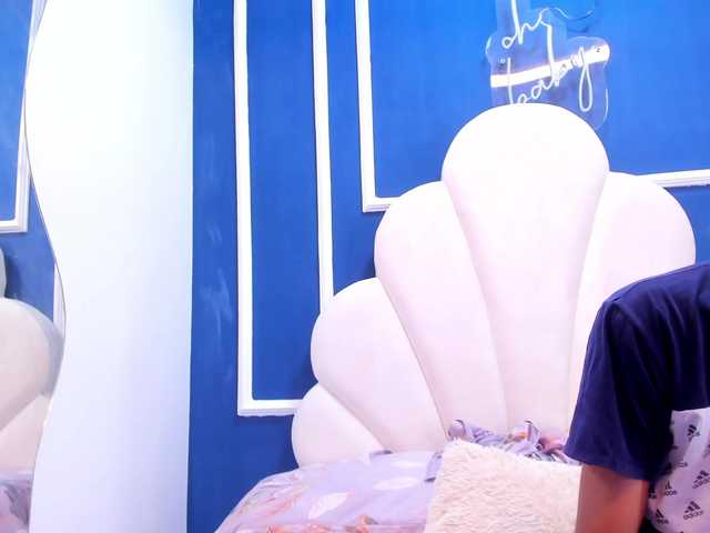 Live sex webcam photo for Charlieytracy #275508730