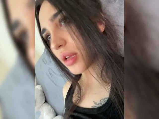 Live sex webcam photo for Charliiz #273783163