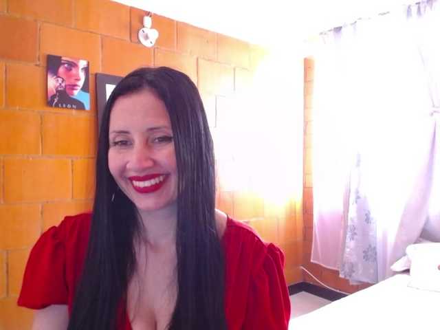 Live sex webcam photo for Charlotemple5 #273909568