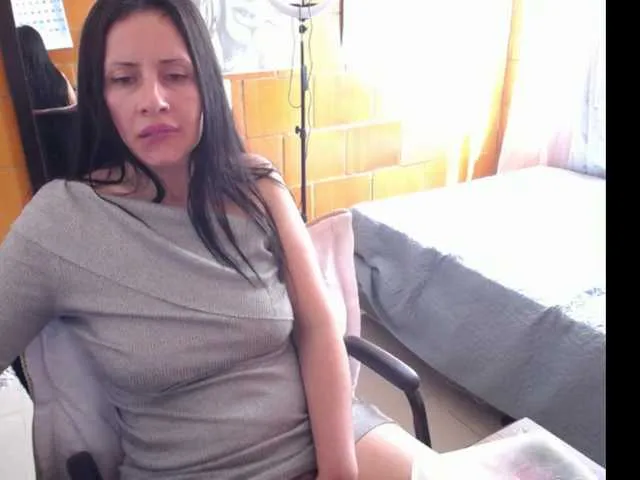 Live sex webcam photo for Charlotemple5 #290268232