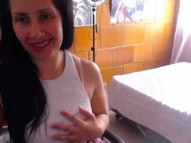 Live sex webcam photo for Charlotemple5 #290670590