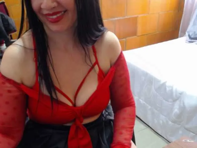 Live sex webcam photo for Charlotemple5 #291273710