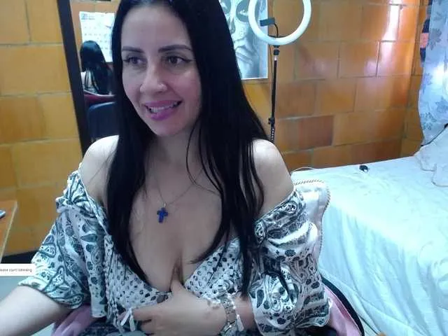 Live sex webcam photo for Charlotemple5 #294064972