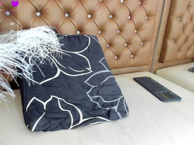 Live sex webcam photo for Charlott- #291200845