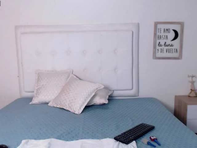 Live sex webcam photo for Charlotte-17- #271965991